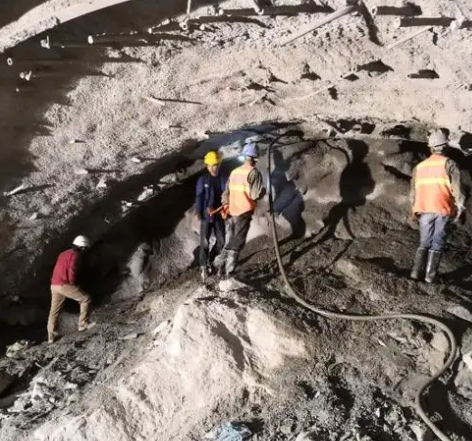 岳麓拱顶带模注浆料的施工流程及注意事项